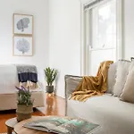 Boutique Studio With Balcony In Perfect Location