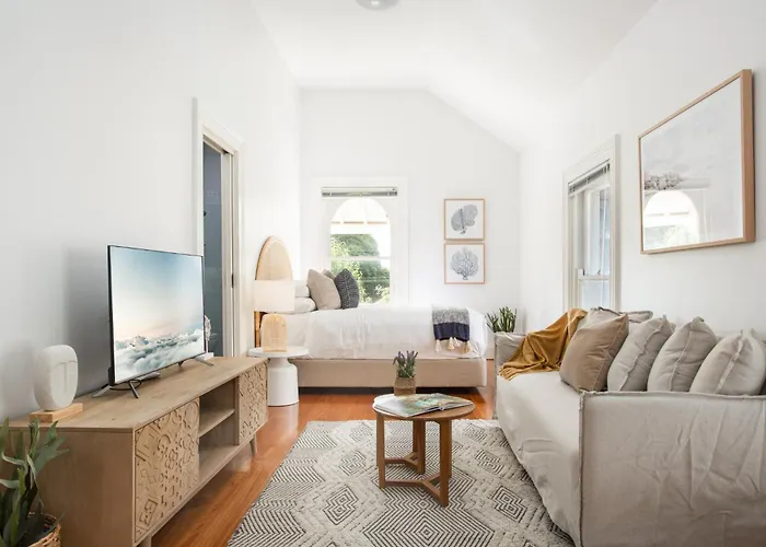 Boutique Studio With Balcony In Perfect Location