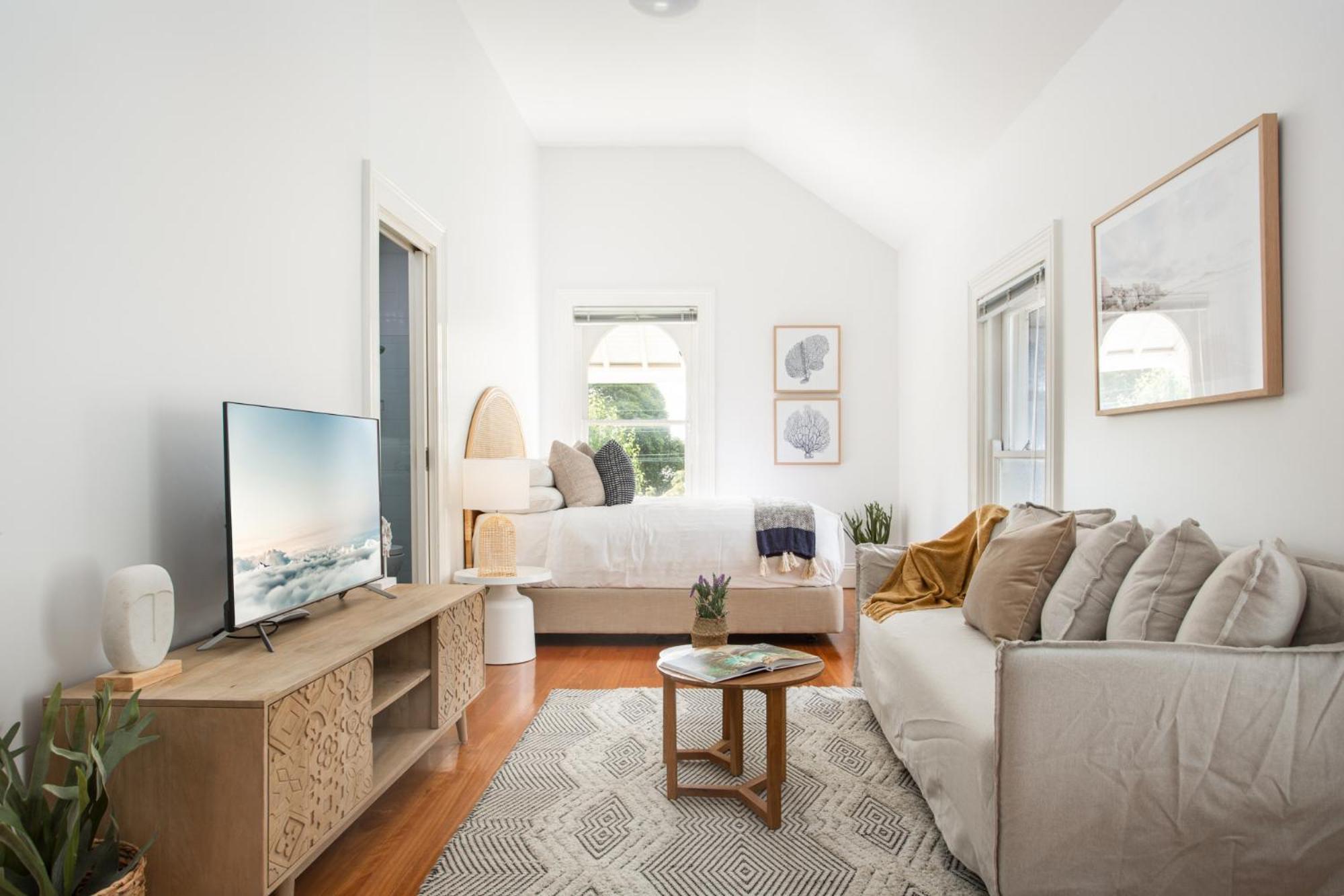 Boutique With Balcony In Perfect Location Sydney